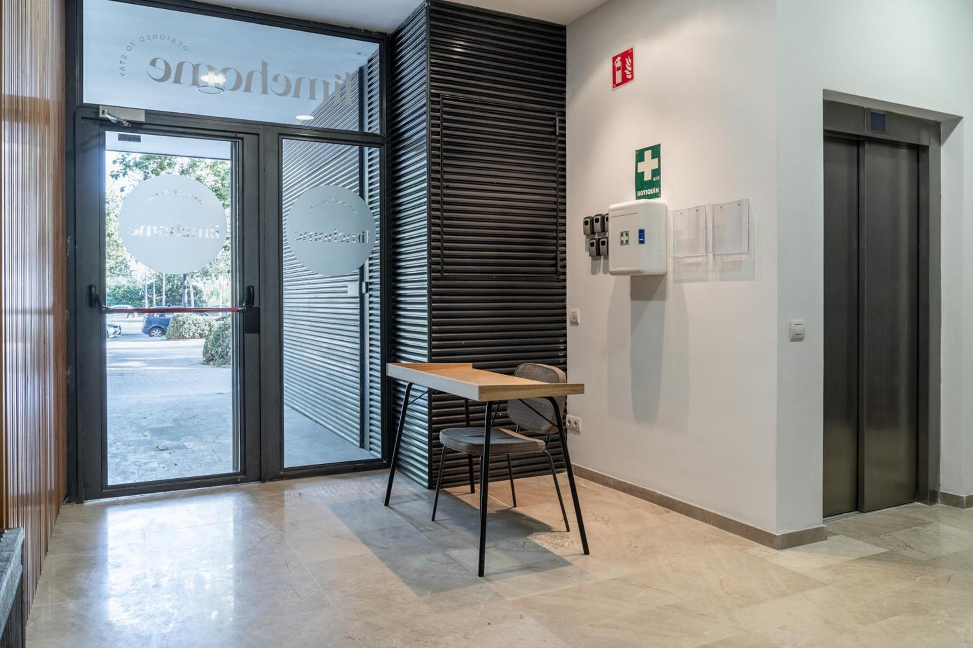 Limehome Valencia Carrer D'Antonio Ferrandis エクステリア 写真